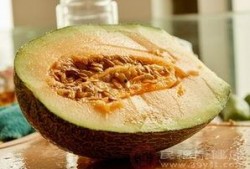 喝可乐吃哈密瓜会怎样,意想不到的饮食组合效应揭秘