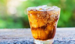 喝可乐吃哈密瓜会怎样,意想不到的饮食组合效应揭秘