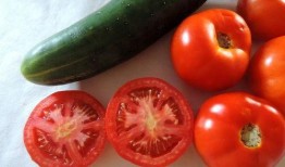 快乐吃瓜英文是什么,Unveiling the Joy of Gossipy Delights: A Culinary Journey into the World of 'Happy Eating Melon'