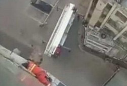 跳楼中途吃瓜,中途吃瓜引发的意外反转