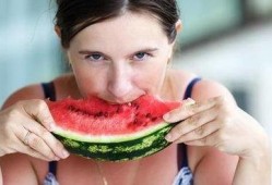 女人吃蜜不吃瓜,女性偏爱蜜果而非瓜果的饮食偏好解析