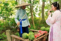 闲坐无事吃瓜,品味瓜趣人生