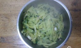 瓜丝怎么炒小孩吃,营养美味，适合小孩的快手菜