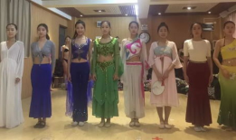 群众来报道吃瓜,揭秘吃瓜背后的故事