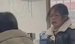 父母吃瓜小孩打架,父母吃瓜，小孩打架，家庭教育的反思