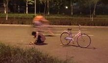 吃瓜掉地上GIf,趣味GIF捕捉生活瞬间