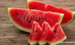 天热吃瓜的图片