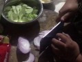 河南农村夏天喝酒吃瓜