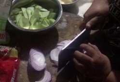 河南农村夏天喝酒吃瓜