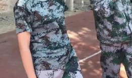 吊带妹军训吃瓜,揭秘军营里的欢乐时光