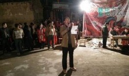 农村舞台表演吃瓜视频,吃瓜群众围观欢乐现场