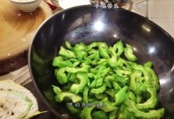 边吃美食边吃瓜,尽享生活美好时光