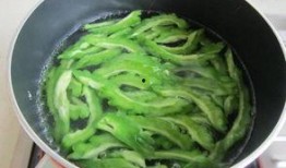 哈密瓜苦瓜一起吃,营养互补的养生美食探索