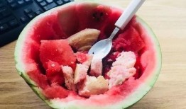 吃瓜哈馍,探寻民间美食的独特魅力